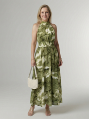 Vestido midi ligero con cuello halter