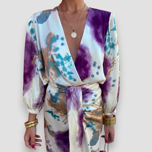 Conjunto floral de blusa cruzada y falda midi