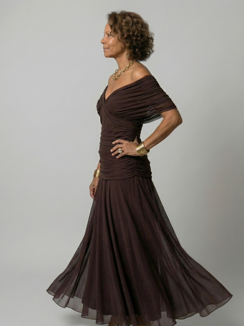 Lucía | Vestido midi fluido con hombros descubiertos