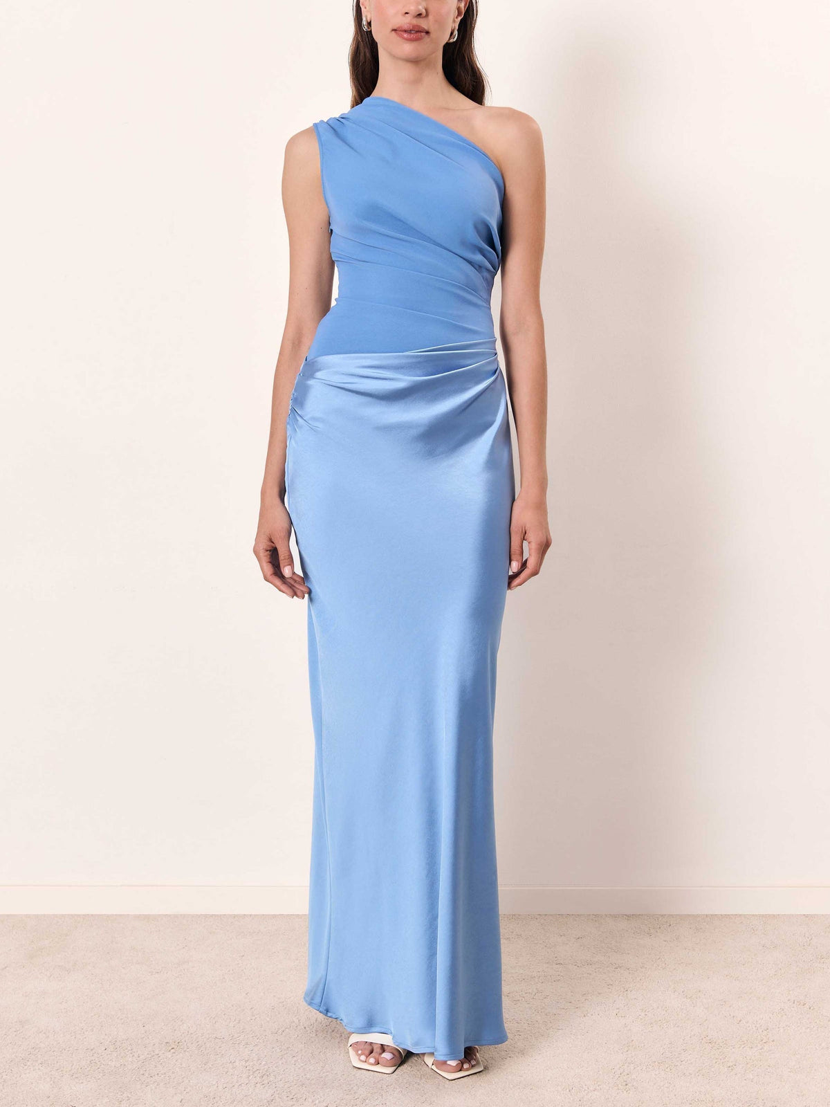 Anita | Vestido maxi plisado de un hombro