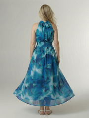Vestido midi ligero con cuello halter