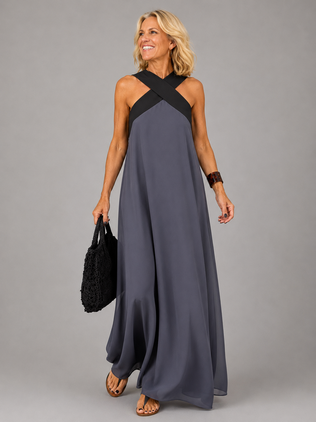Vestido maxi elegante con escote cruzado