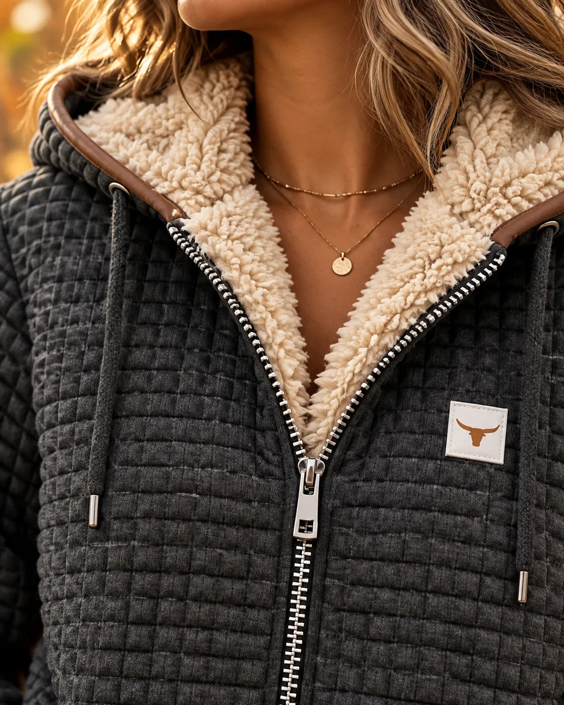Blanca | Chaqueta Acolchada con Capucha, Cremallera y Forro de Borrego