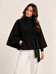 Elara Marbella Alva – Abrigo Tipo Capa, color negro
