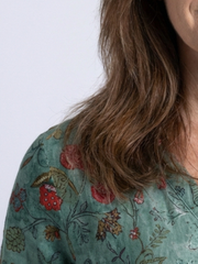 Floral maxi dress with three-quarter sleeves