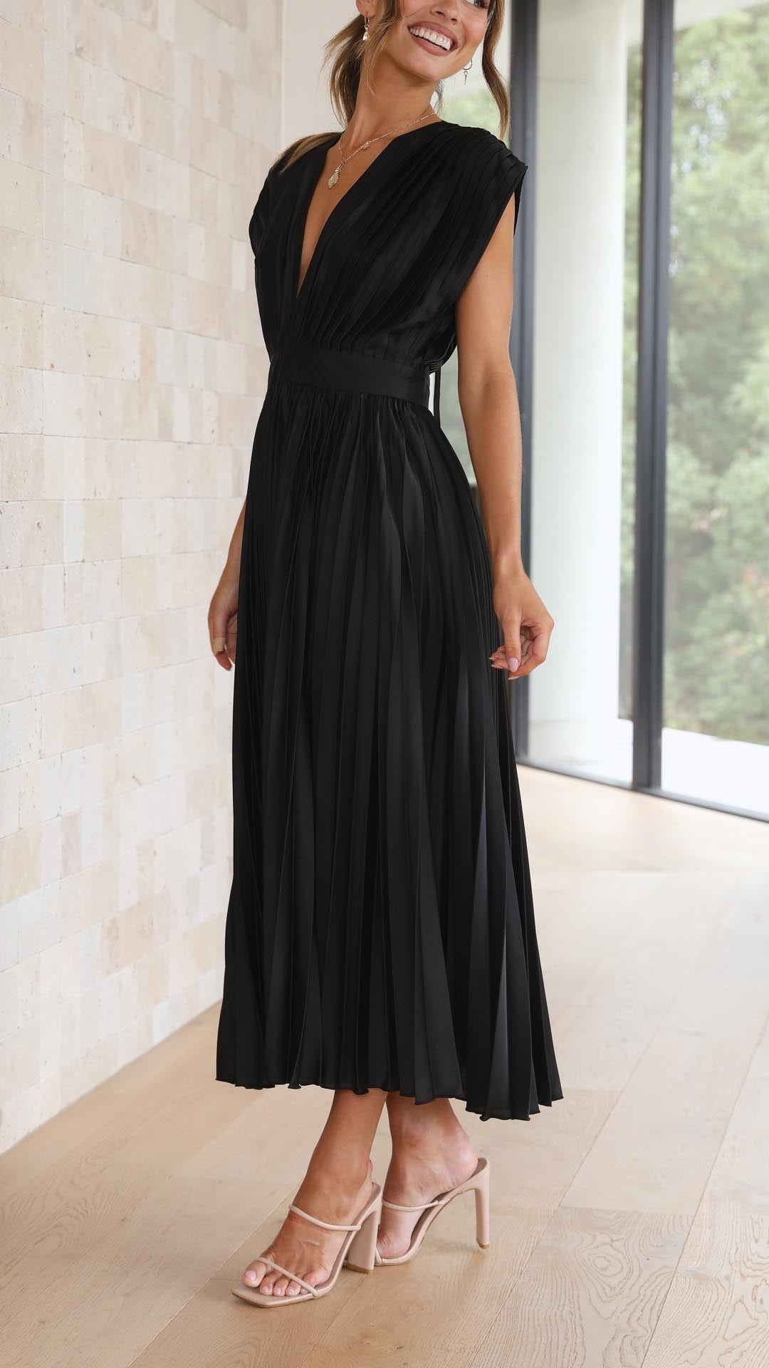 María | Vestido maxi plisado elegante