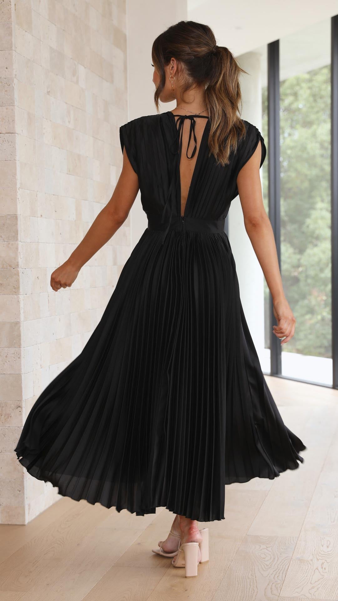 María | Vestido maxi plisado elegante