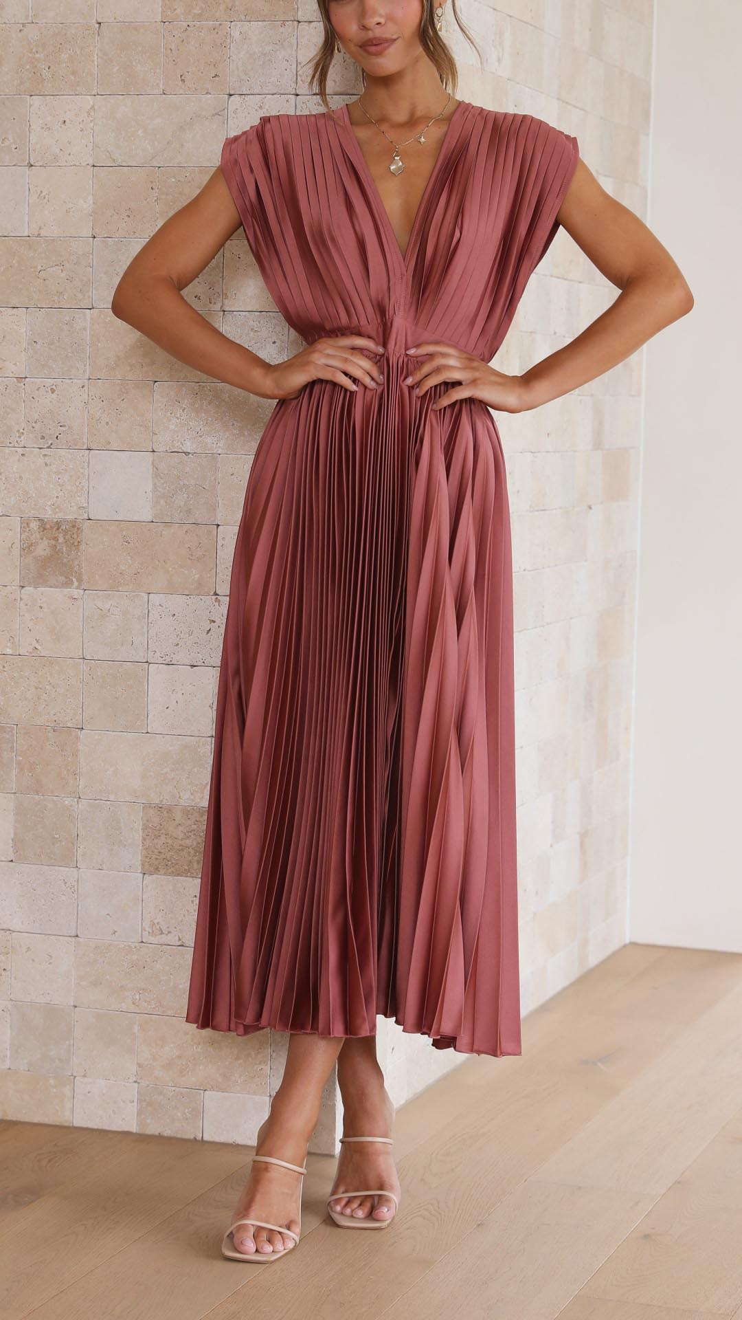 María | Vestido maxi plisado elegante