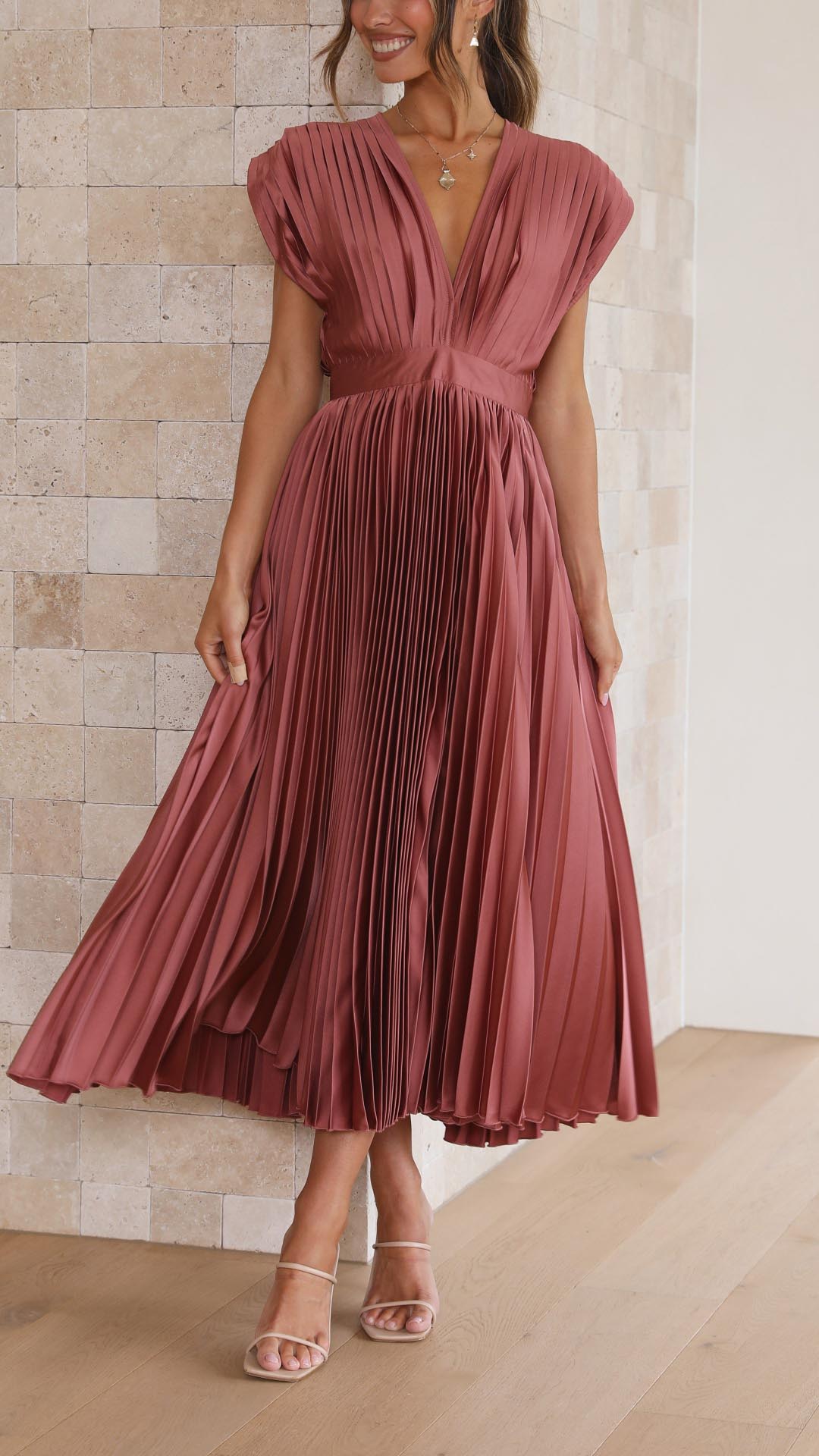 María | Vestido maxi plisado elegante