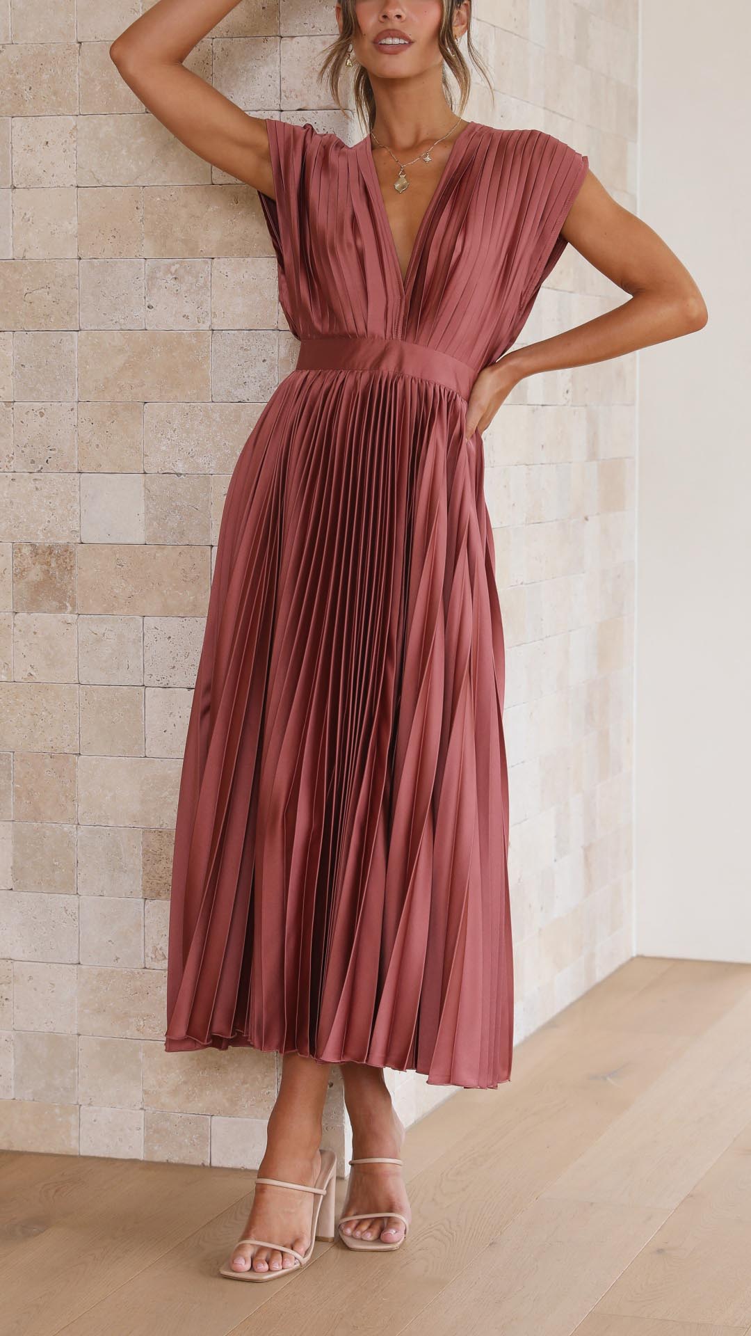 María | Vestido maxi plisado elegante