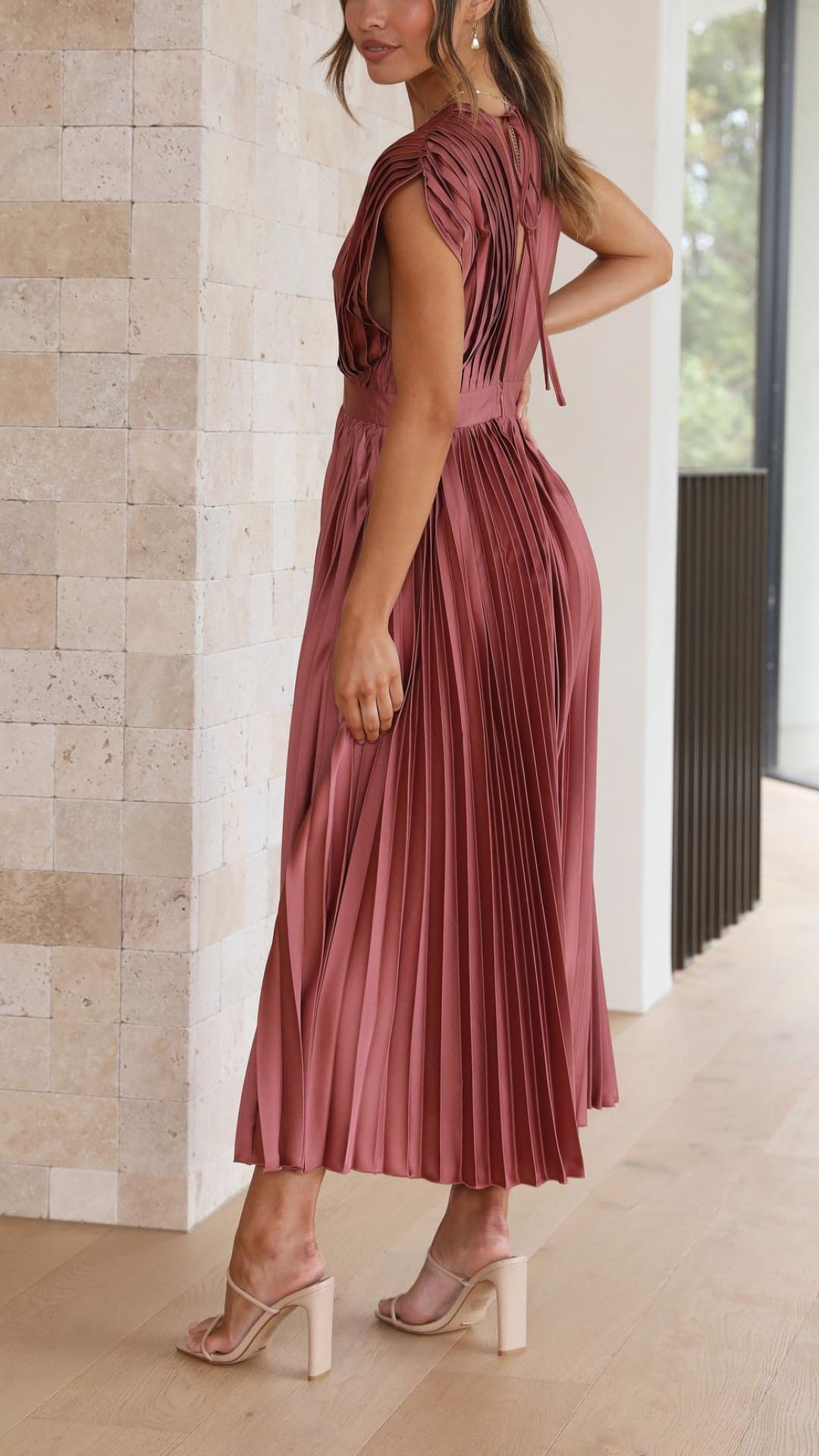 María | Vestido maxi plisado elegante