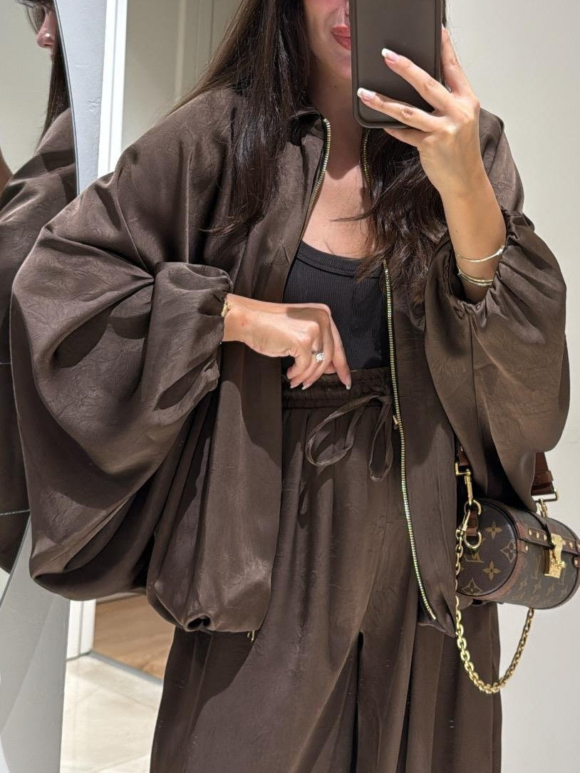 Conjunto casual de chaqueta y pantalón con cordón