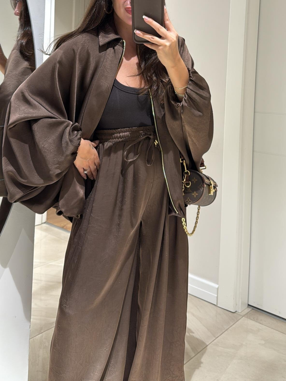 Conjunto casual de chaqueta y pantalón con cordón