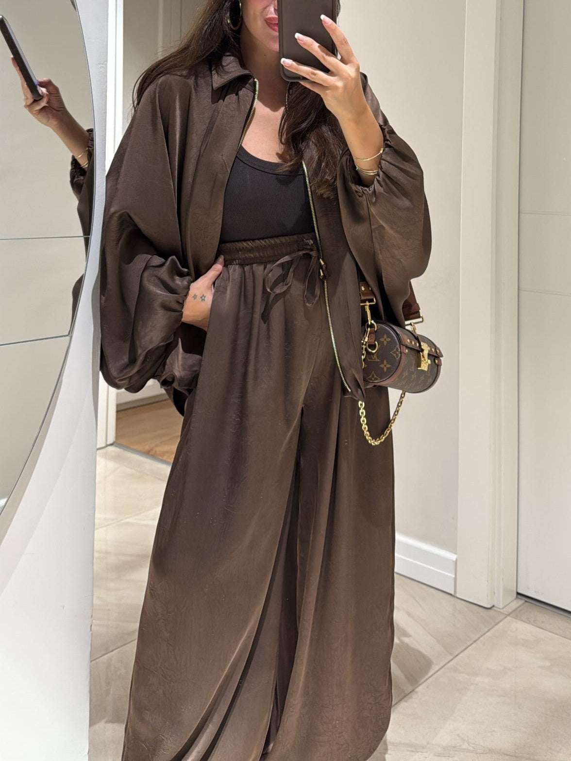 Conjunto casual de chaqueta y pantalón con cordón