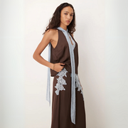 Conjunto de top y falda con detalles de encaje