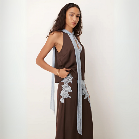 Conjunto de top y falda con detalles de encaje